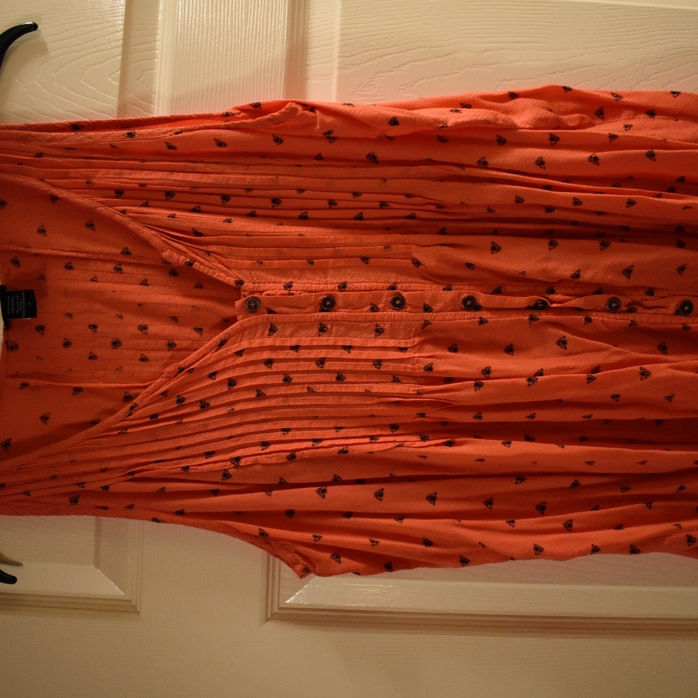 Torrid tanktop with bumble bees